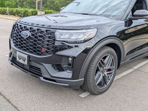 Certified 2025 Ford Explorer ST AWD/4WD image 10