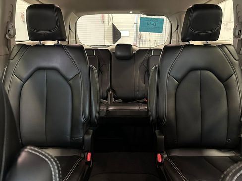 Used 2024 Chrysler Pacifica Touring-L FWD image 30