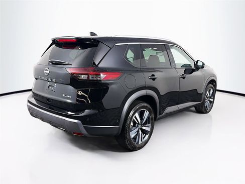 Used 2025 Nissan Rogue SL AWD/4WD image 11