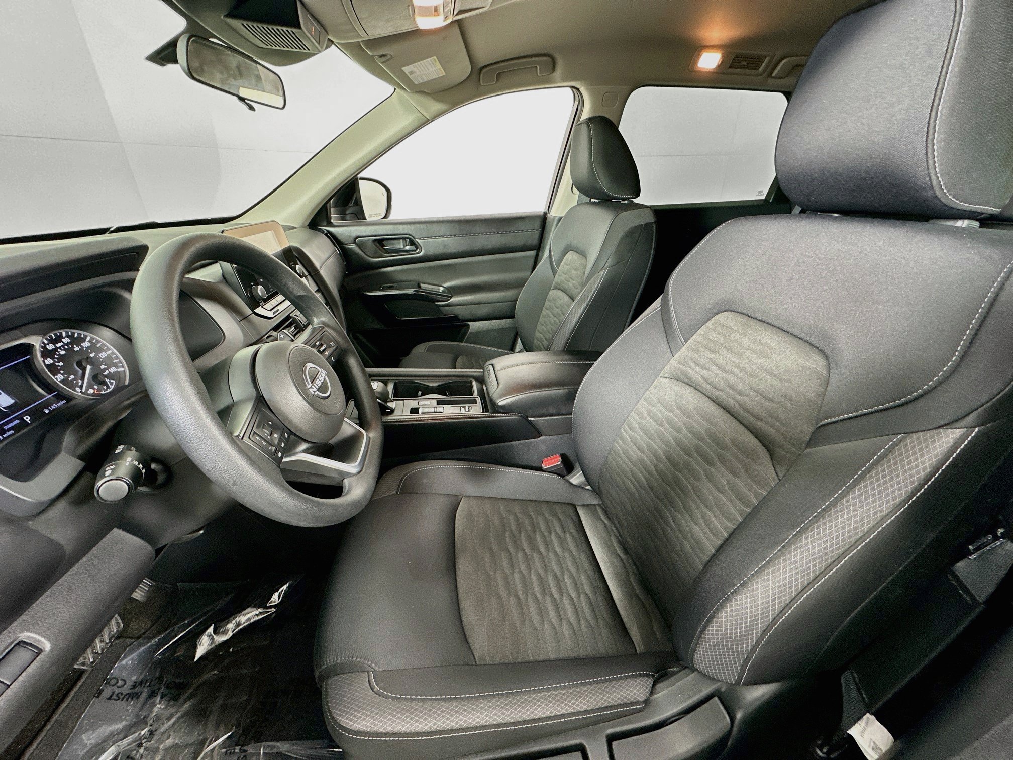 Used 2025 Nissan Pathfinder S FWD image 19