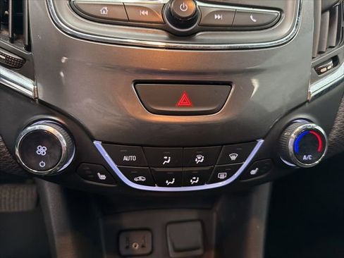 Used 2019 Chevrolet Cruze LT w/ LT True North Edition FWD image 23