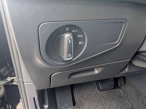 Used 2023 Volkswagen Tiguan SE FWD image 32