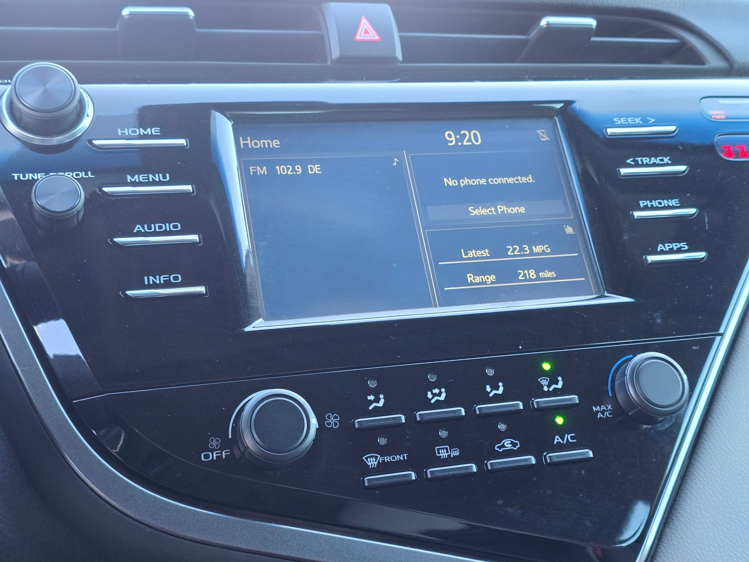 Used 2018 Toyota Camry LE w/ Moonroof Package FWD image 14