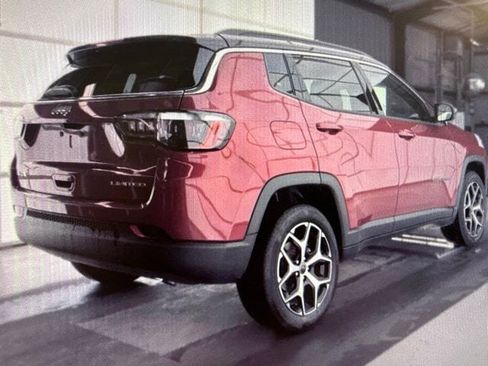 Used 2025 Jeep Compass Limited AWD/4WD image 5