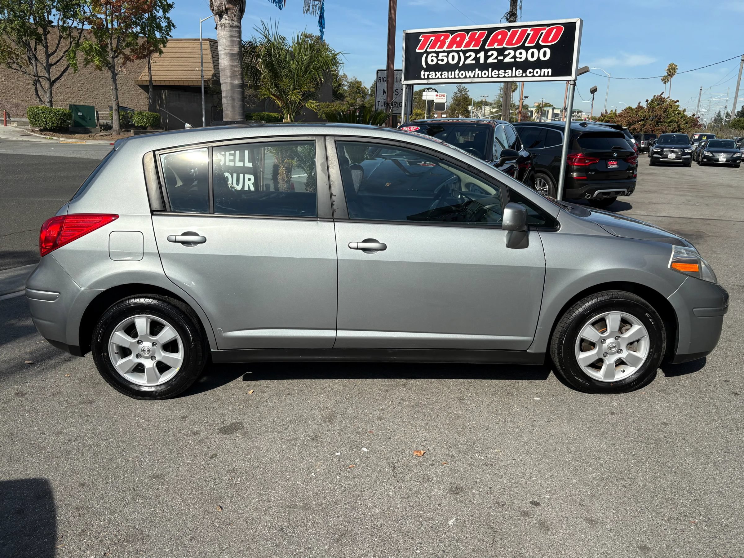 Used 2007 Nissan Versa Hatchback FWD image 2
