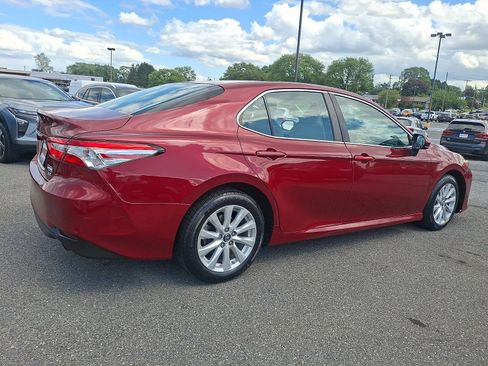Used 2018 Toyota Camry LE FWD image 6