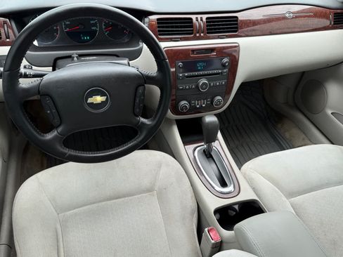 Used 2011 Chevrolet Impala LT FWD image 12