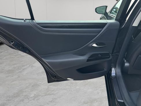 Used 2024 Lexus ES 350 w/ Premium Package image 17