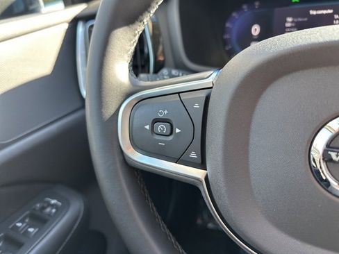 Certified 2025 Volvo S60 B5 Core image 27