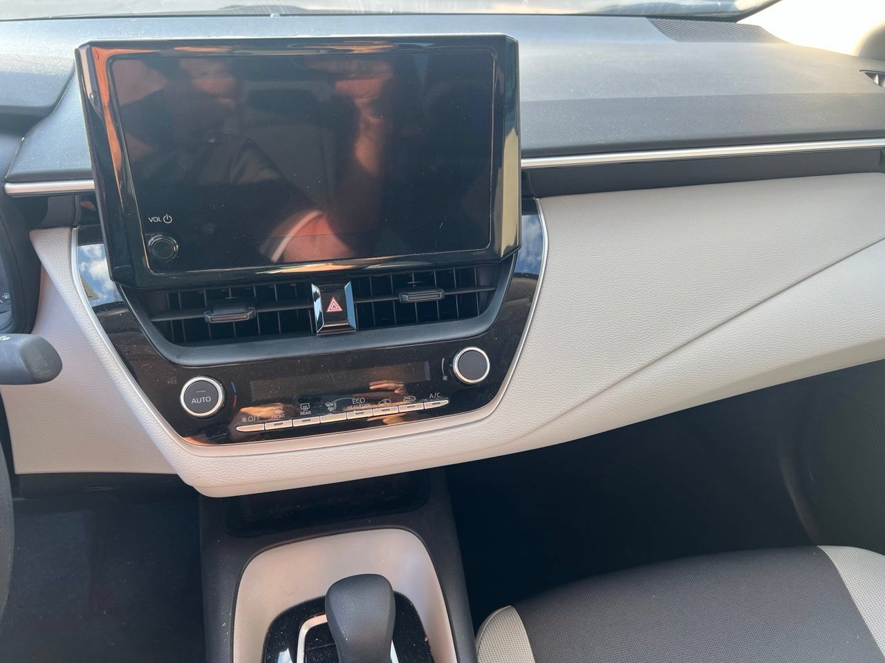 Used 2025 Toyota Corolla LE FWD image 10