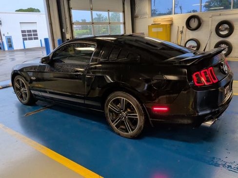 Used 2013 Ford Mustang GT Premium w/ Electronics Pkg RWD image 4