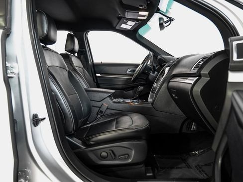 Used 2019 Ford Explorer Limited w/ Class III Trailer Tow Package FWD image 34