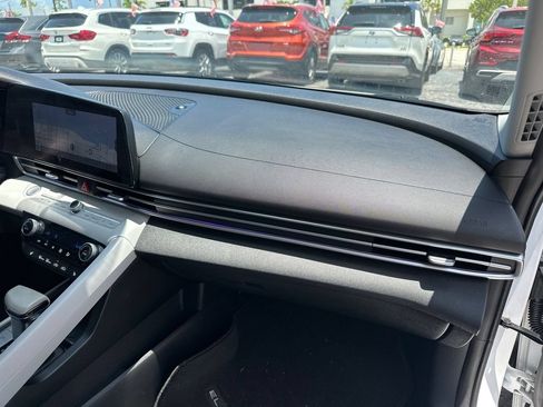 Used 2021 Hyundai Elantra Limited FWD image 29