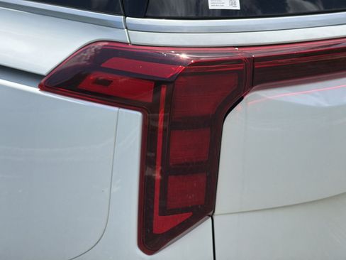 New 2026 Kia Carnival EX FWD image 17