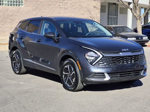 Used 2023 Kia Sportage LX image 2