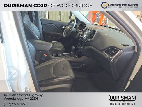 Used 2022 Jeep Cherokee Latitude Lux w/ Sun & Sound Group AWD/4WD image 6