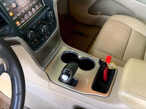 Used 2014 Jeep Grand Cherokee Overland RWD image 16