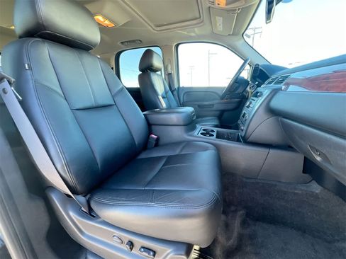 Used 2012 GMC Yukon SLT w/ SLT Chrome Package image 21