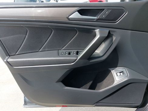 Used 2022 Volkswagen Tiguan SE image 28