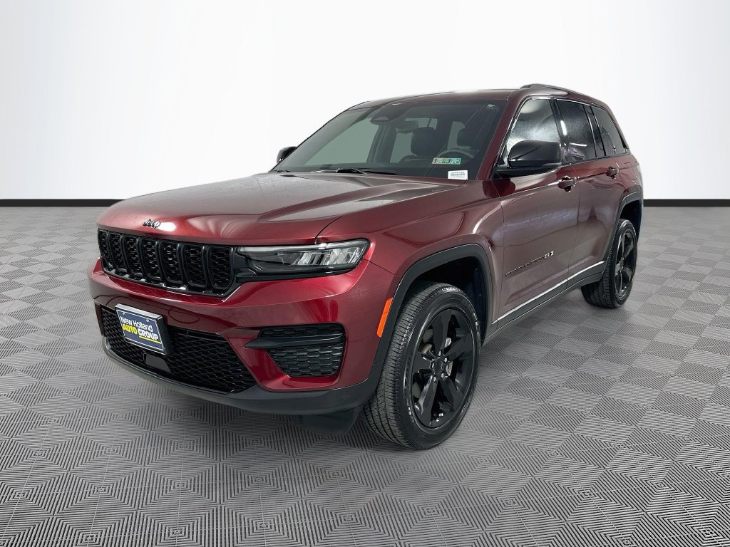 Used 2023 Jeep Grand Cherokee Altitude RWD image 3