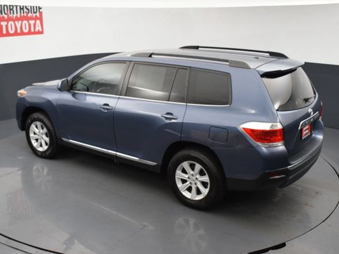 Used 2012 Toyota Highlander FWD w/ Tech Pkg image 23