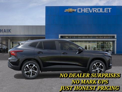 New 2026 Chevrolet Trax RS FWD image 5