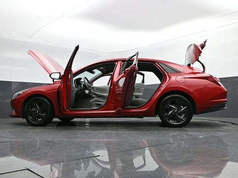 Used 2023 Hyundai Elantra SEL w/ Cargo Package image 30