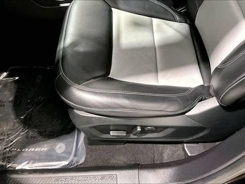 Used 2022 Ford Explorer XLT w/ XLT Sport Appearance Package AWD/4WD image 25
