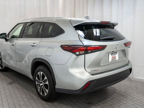 Used 2024 Toyota Highlander XLE image 4