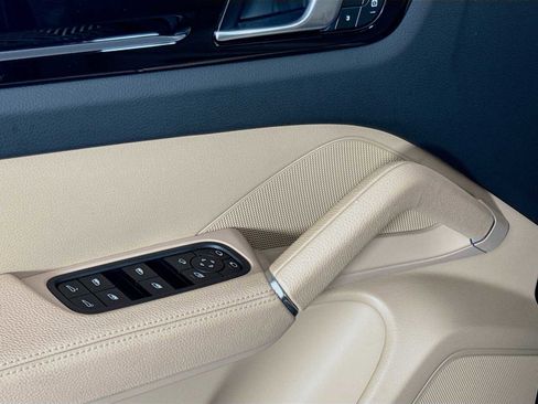 Used 2023 Porsche Cayenne image 42