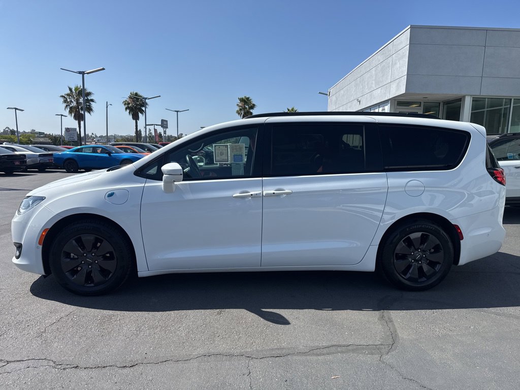 Certified 2020 Chrysler Pacifica Limited w/ Quick Oder Package 2EV RED-S FWD image 4