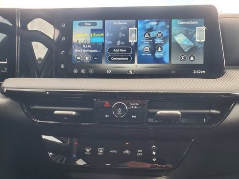 Used 2026 Nissan Kicks SR FWD image 18
