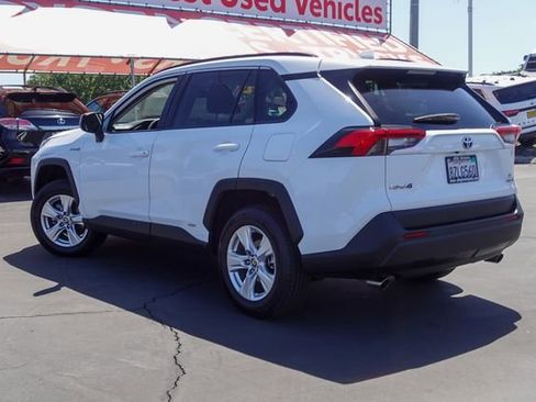 Certified 2021 Toyota RAV4 LE AWD/4WD image 10