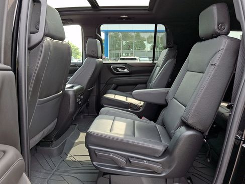 Used 2024 Chevrolet Suburban LT w/ Luxury Package AWD/4WD image 11