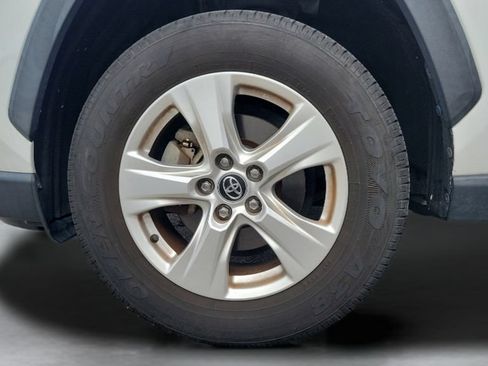 Used 2020 Toyota RAV4 XLE FWD image 4