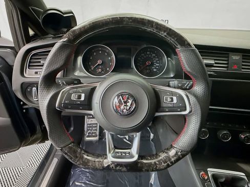 Used 2017 Volkswagen GTI SE image 11