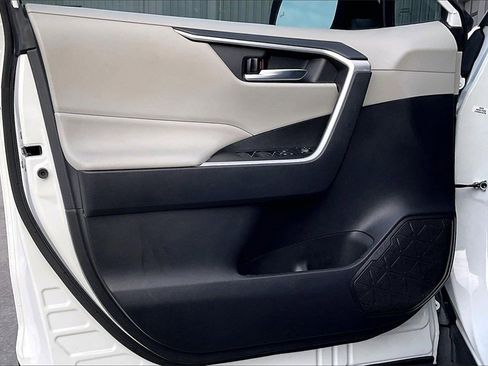 Used 2022 Toyota RAV4 XLE image 22