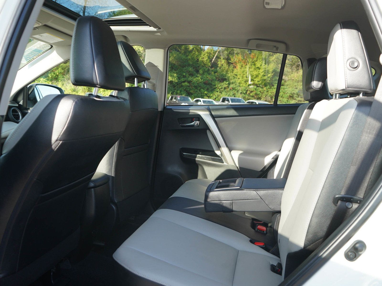 Used 2018 Toyota RAV4 Limited AWD/4WD image 15