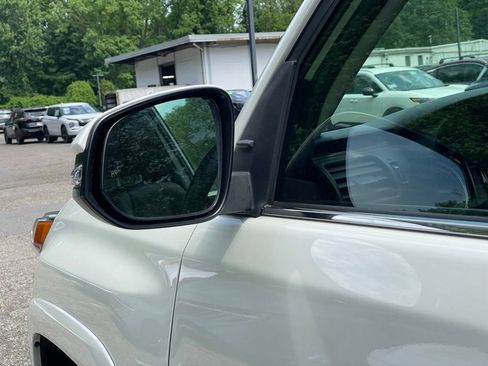 Used 2022 Toyota 4Runner Limited AWD/4WD image 31