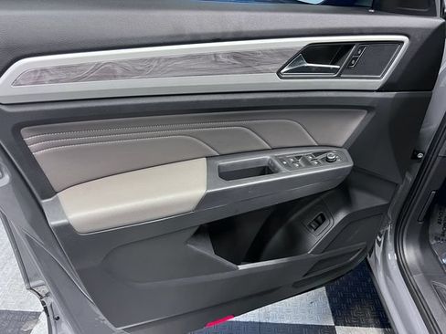 Certified 2022 Volkswagen Atlas Cross Sport SE w/ Panoramic Sunroof Package FWD image 8
