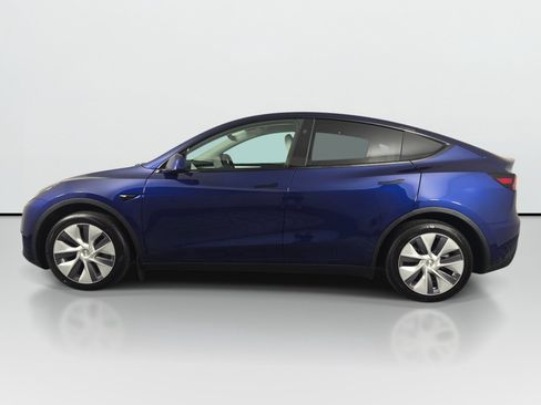 Used 2024 Tesla Model Y Long Range AWD/4WD image 2