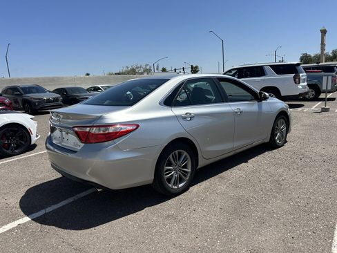 Used 2015 Toyota Camry SE FWD image 4