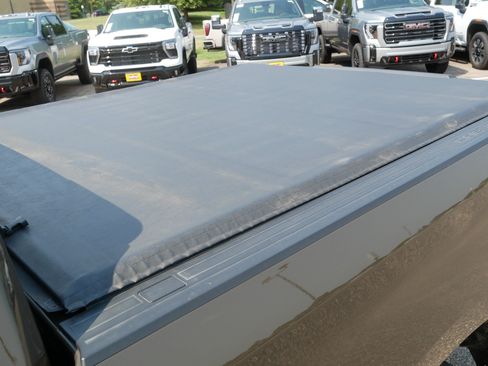 Used 2023 Chevrolet Silverado 1500 LT AWD/4WD image 37
