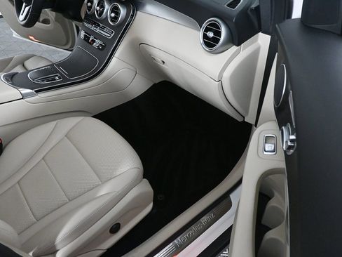 Certified 2021 Mercedes-Benz GLC 300 GLC 300 image 24