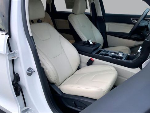 Used 2022 Ford Edge Titanium AWD/4WD image 9