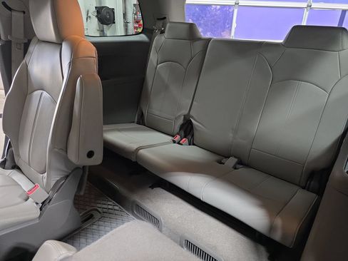 Used 2017 GMC Acadia Limited SLT FWD image 16