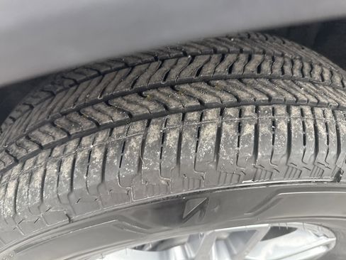 Used 2025 GMC Acadia Elevation image 10