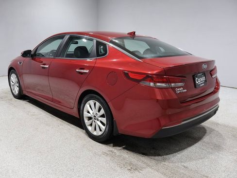 Used 2018 Kia Optima S image 4