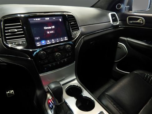 Used 2020 Jeep Grand Cherokee SRT image 25