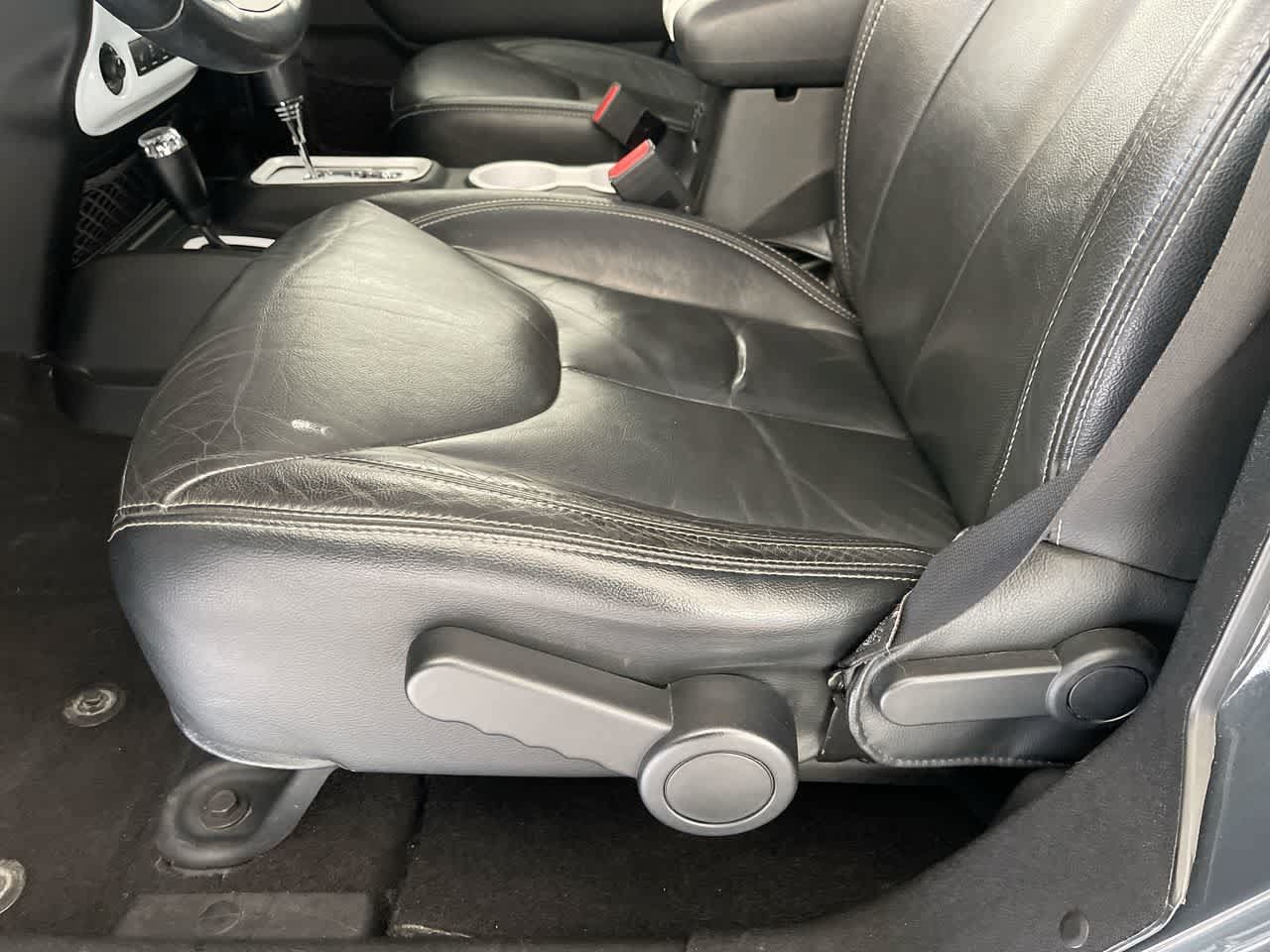 Used 2016 Jeep Wrangler Unlimited Sahara AWD/4WD image 12